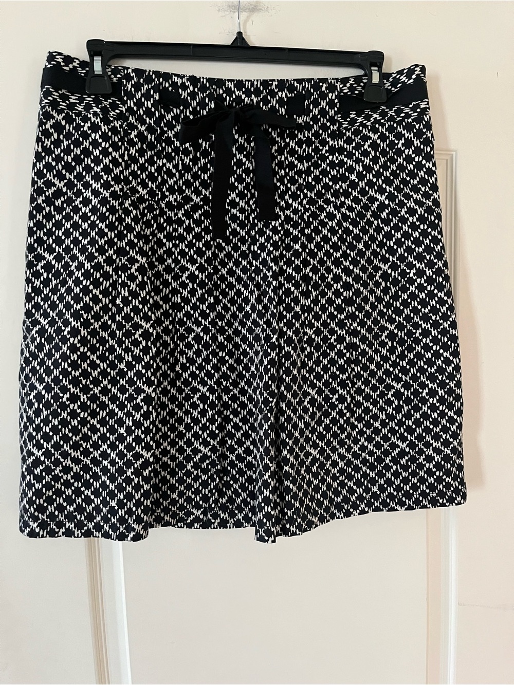 LOFT Black & White Patterned A-Line Skirt with Tie Waist Women’s Size 12